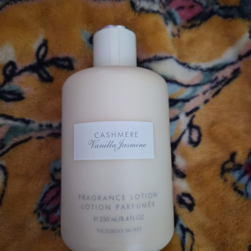 *RARE* Victoria's Secret Cashmere Vanilla Jasmine Lotion